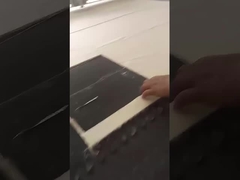 内部の織物を切る機械