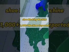 靴の上部をマークする機械