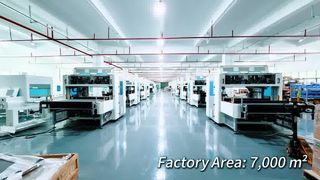 稼働中の履物機械 |工場メーカーのデモ