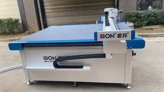 良い値段 カーシート革切削機 自動車内装用 高精度CNC切削ソリューション オンライン