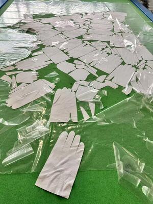 良い値段 60MM最大切削厚さ 2200mm/sの速度と ±0.1mmの精度を持つCNC革切削機 オンライン