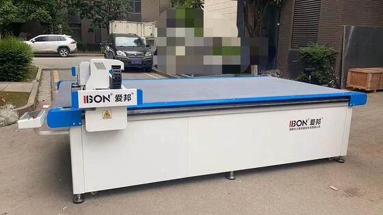 品質 220V~380V 自動製織物切断機 11KW コンピュータ製織物切断機 繊維用 工場